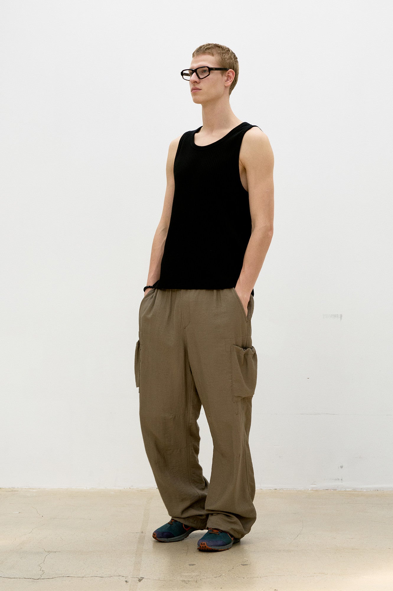 Scoop-Neck Ribbed Sleeveless - Black