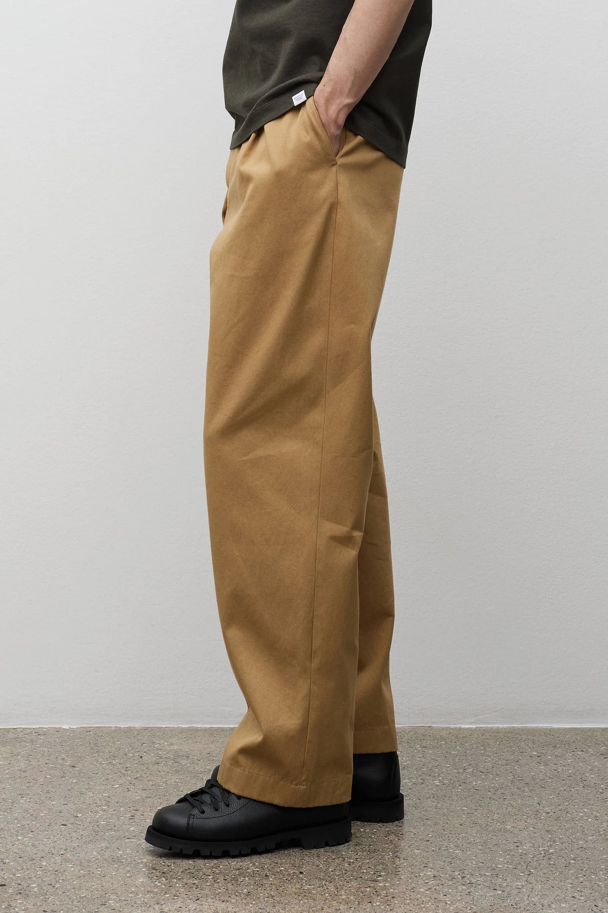 Volda Pleated Cotton Twill - Mid Khaki