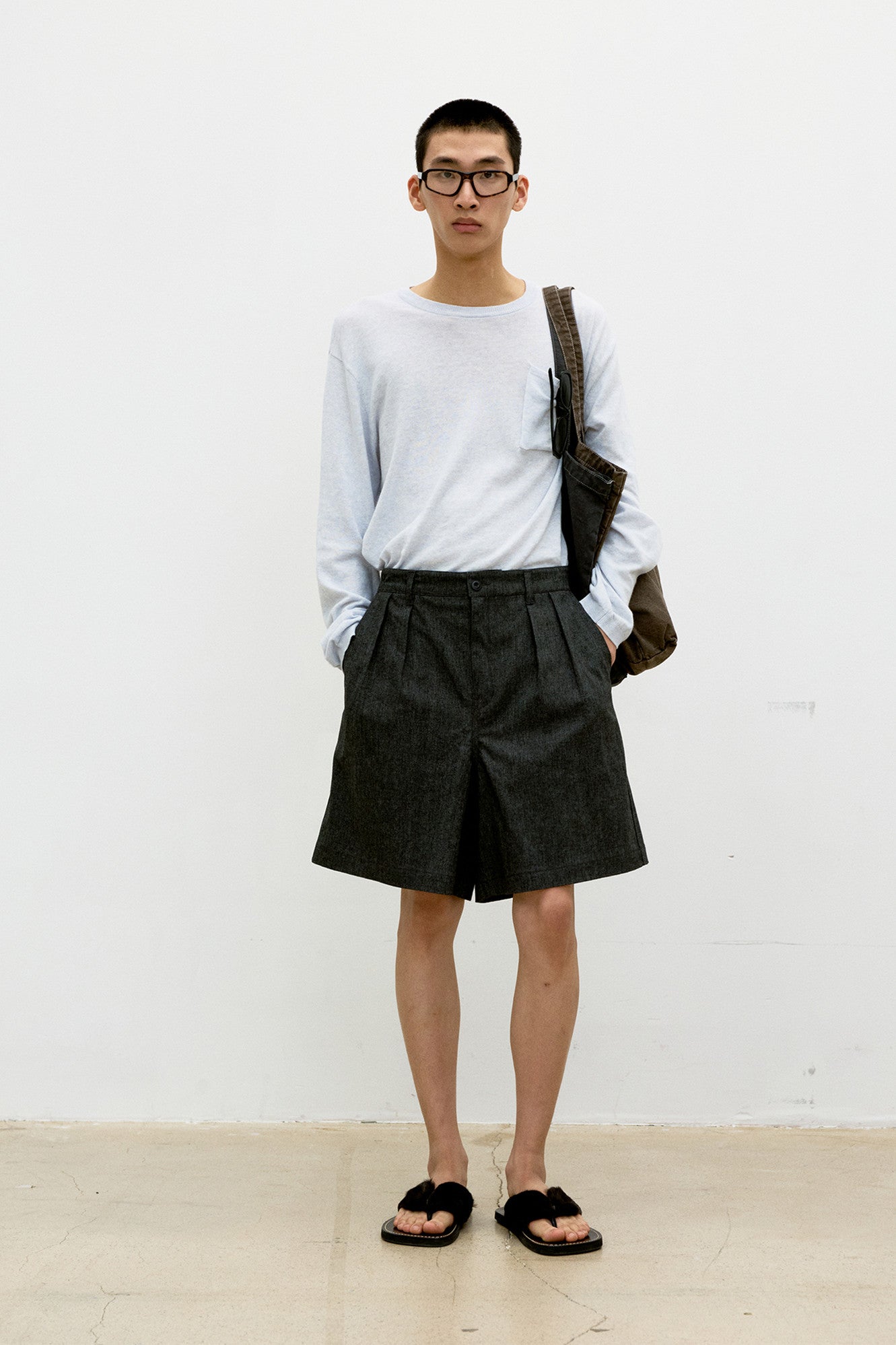 Two Tuck Linen Short Pants - Charcoal