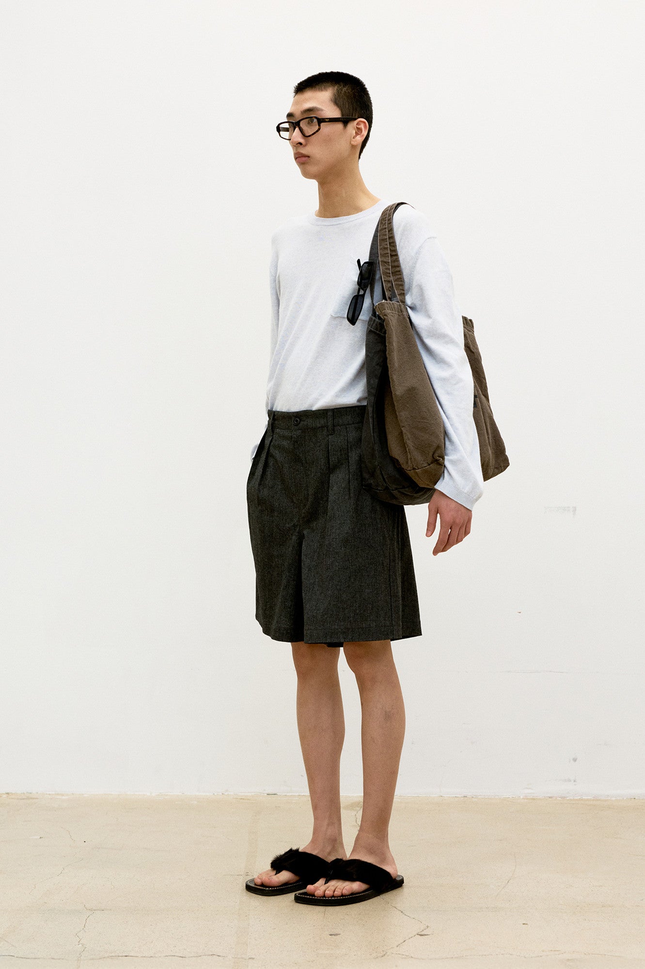 Two Tuck Linen Short Pants - Charcoal