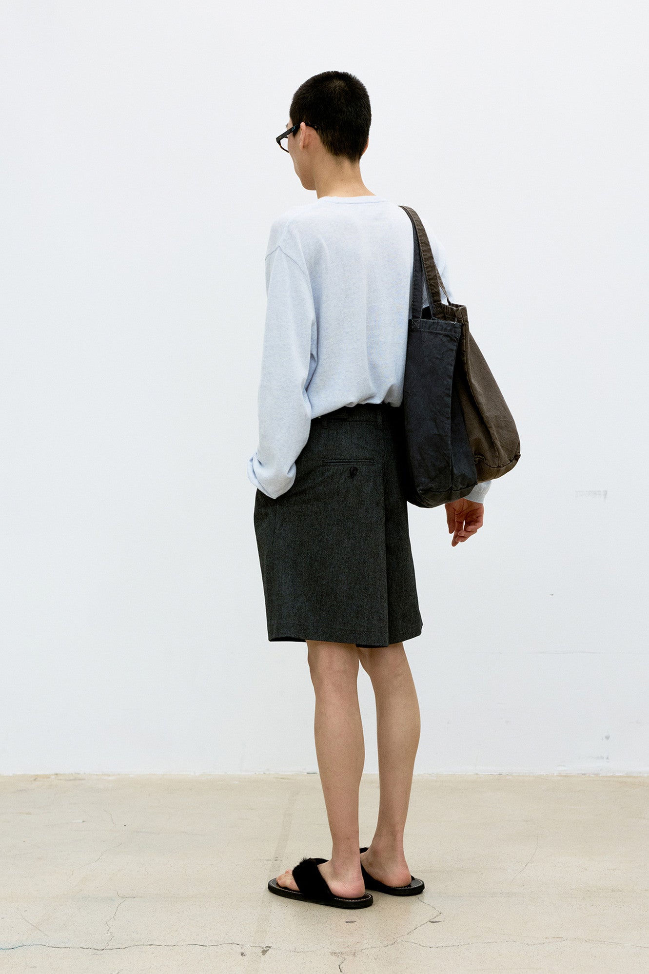Two Tuck Linen Short Pants - Charcoal