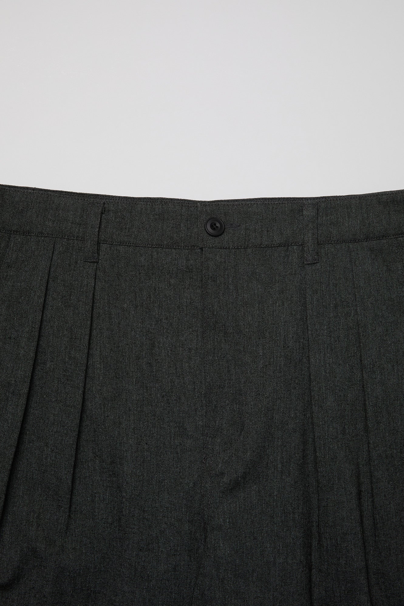 Two Tuck Linen Short Pants - Charcoal