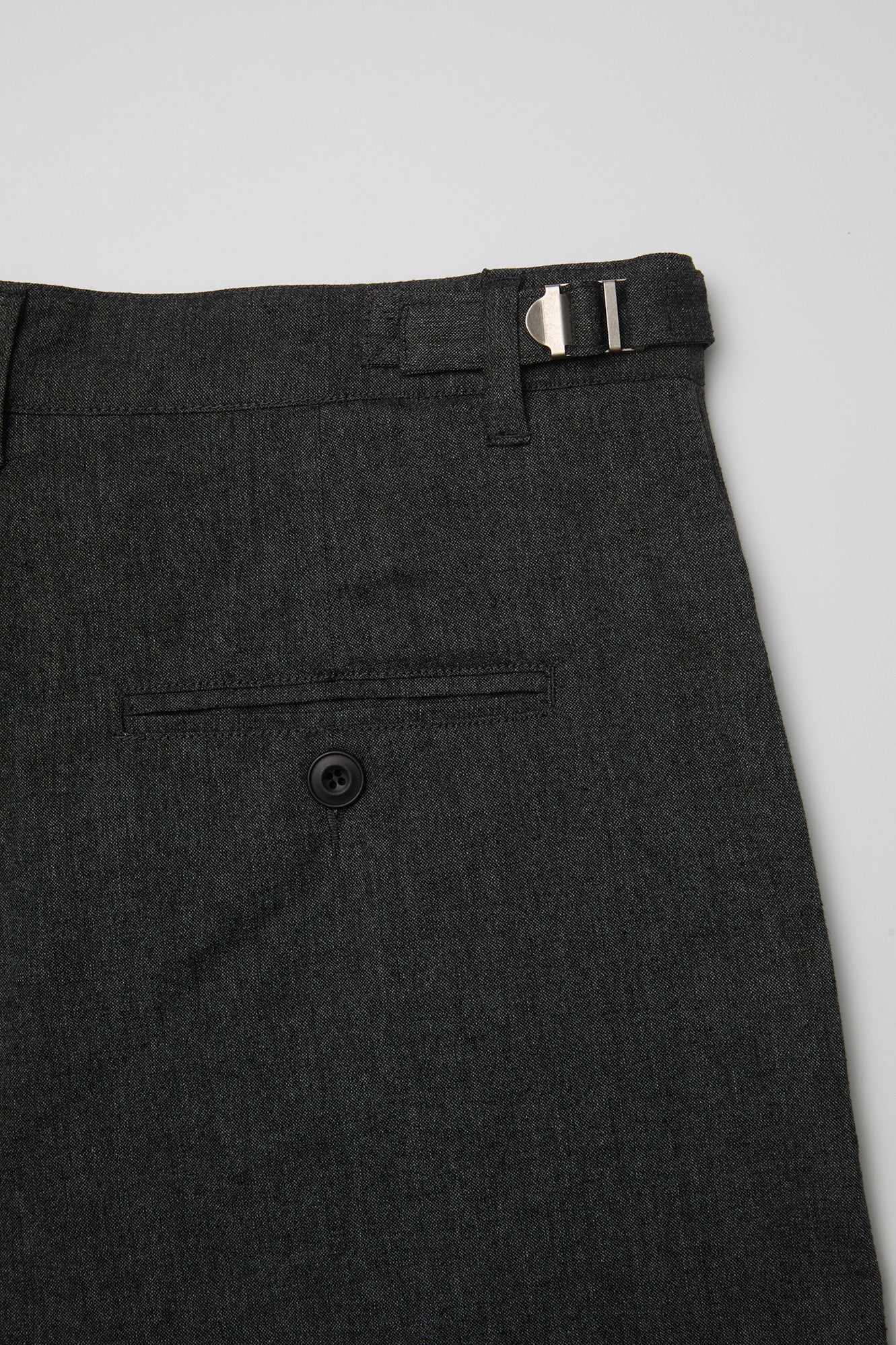 Two Tuck Linen Short Pants - Charcoal