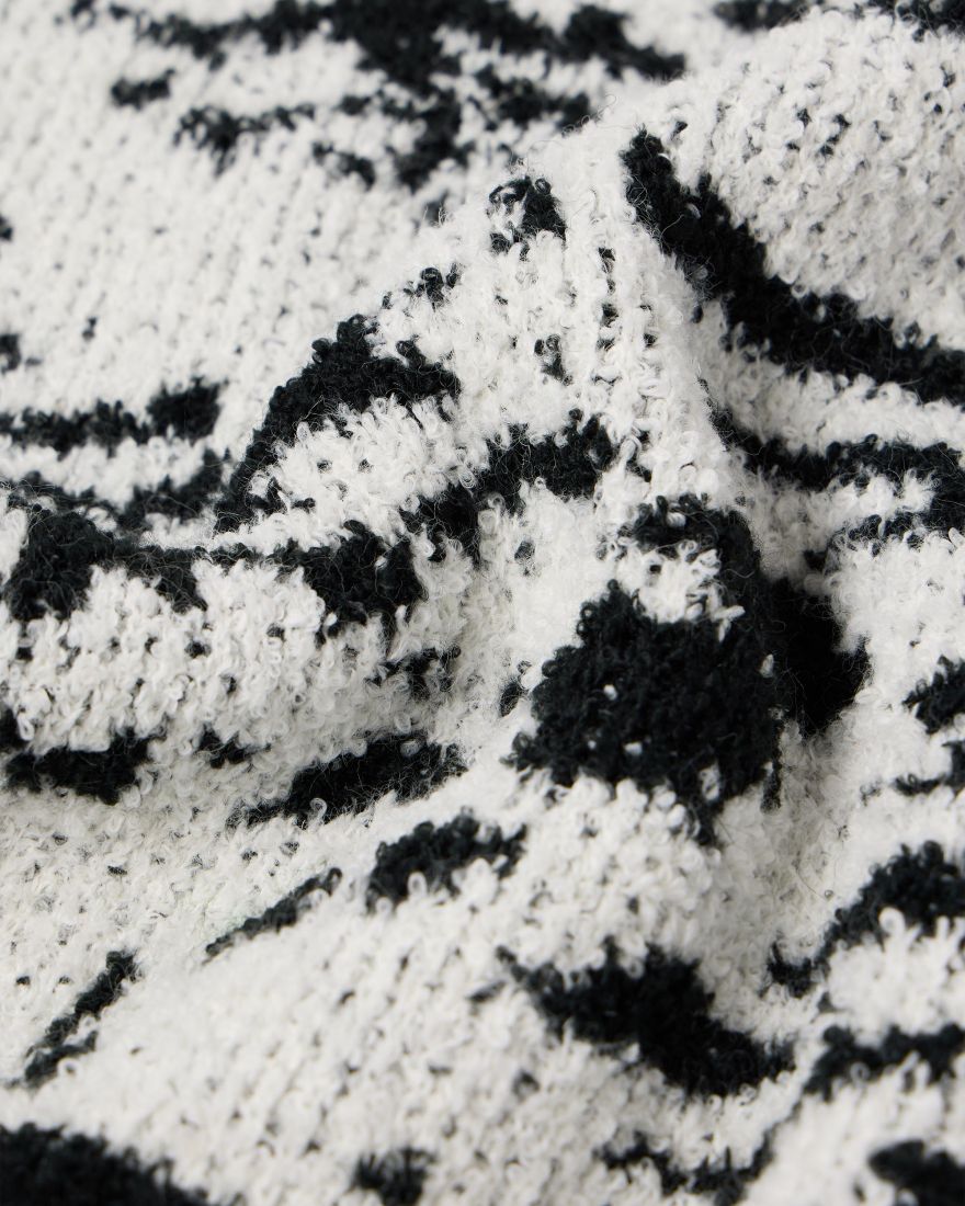 Panku Sweater - White/Black
