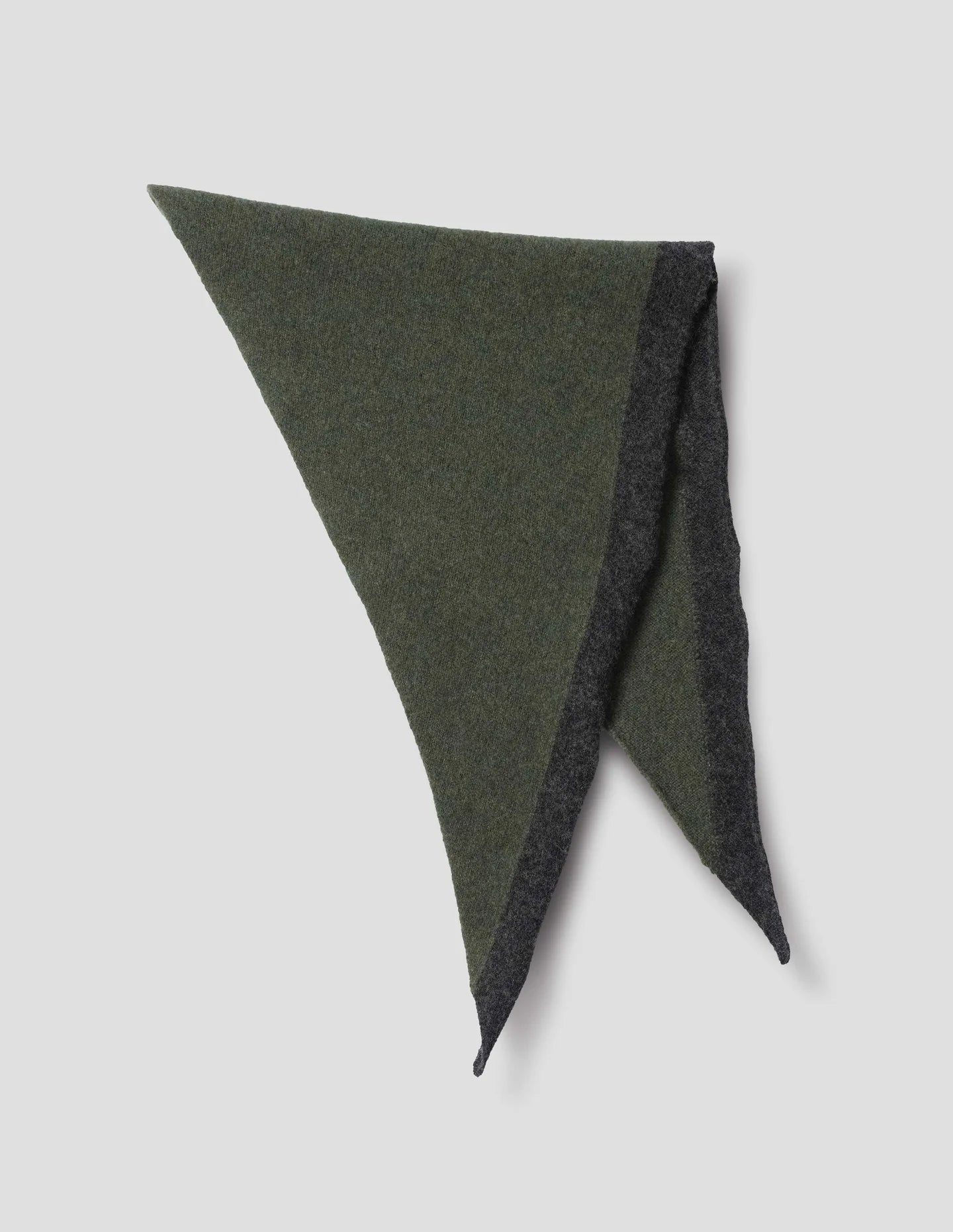 Tipped Scout Scarf Lambswool - Green / Charcoal