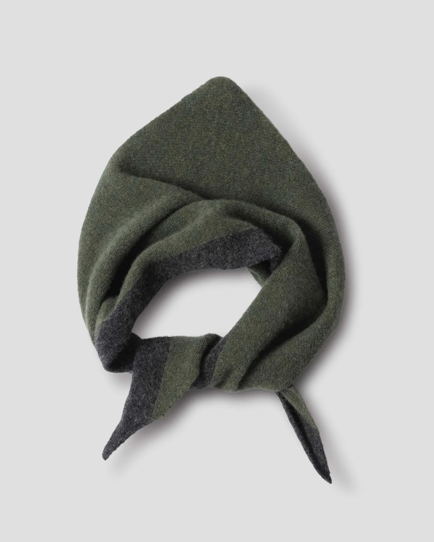 Tipped Scout Scarf Lambswool - Green / Charcoal