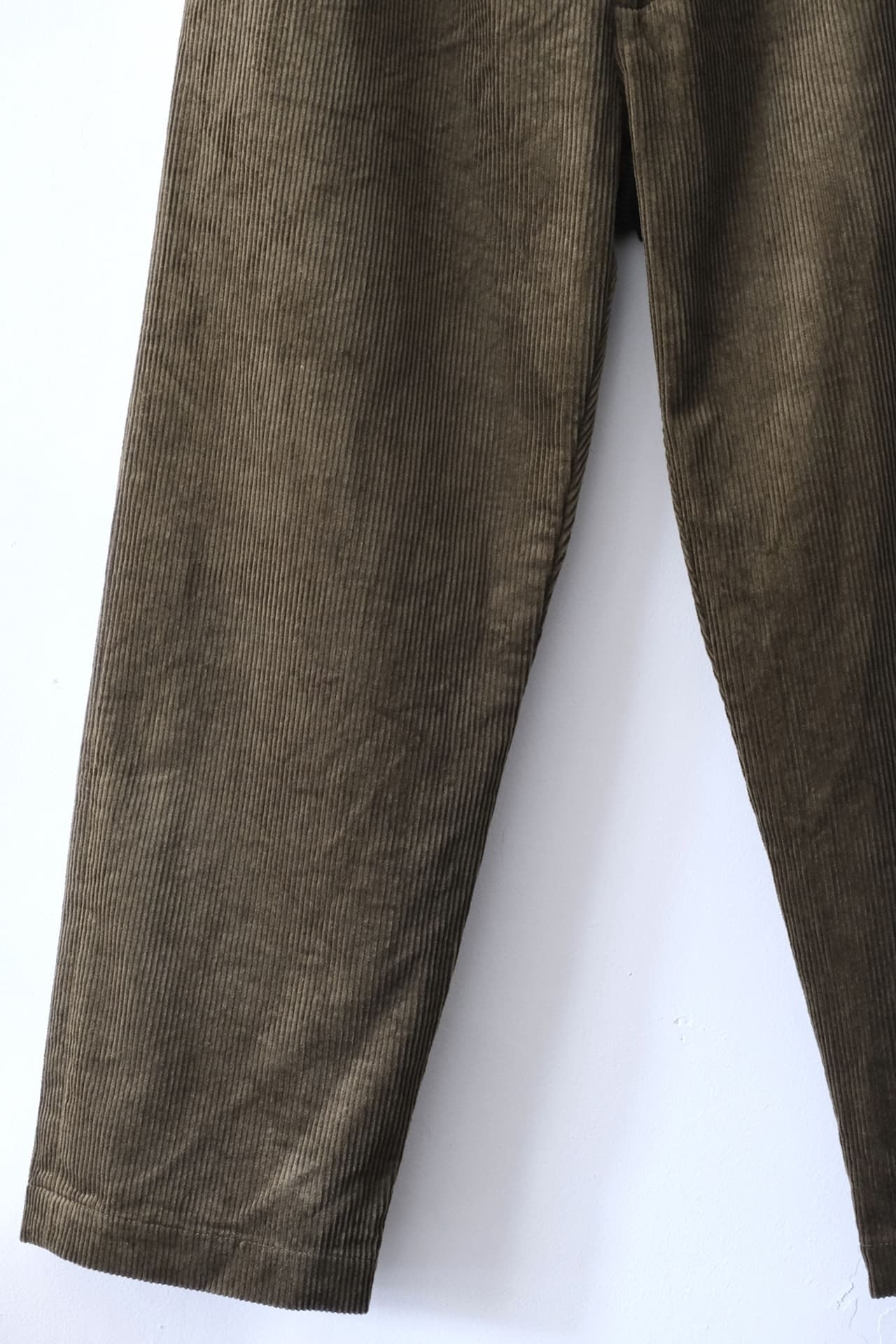 2 Tuck Trousers - Olive Green