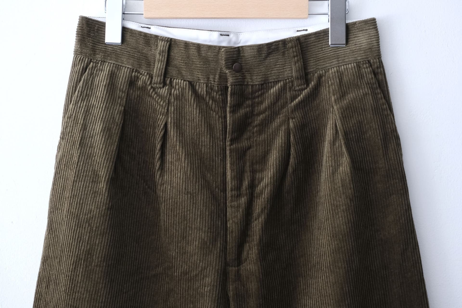 2 Tuck Trousers - Olive Green