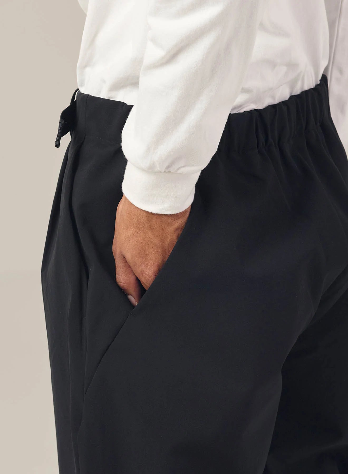 One Tuck Tapered Stretch Pants - Clay Beige