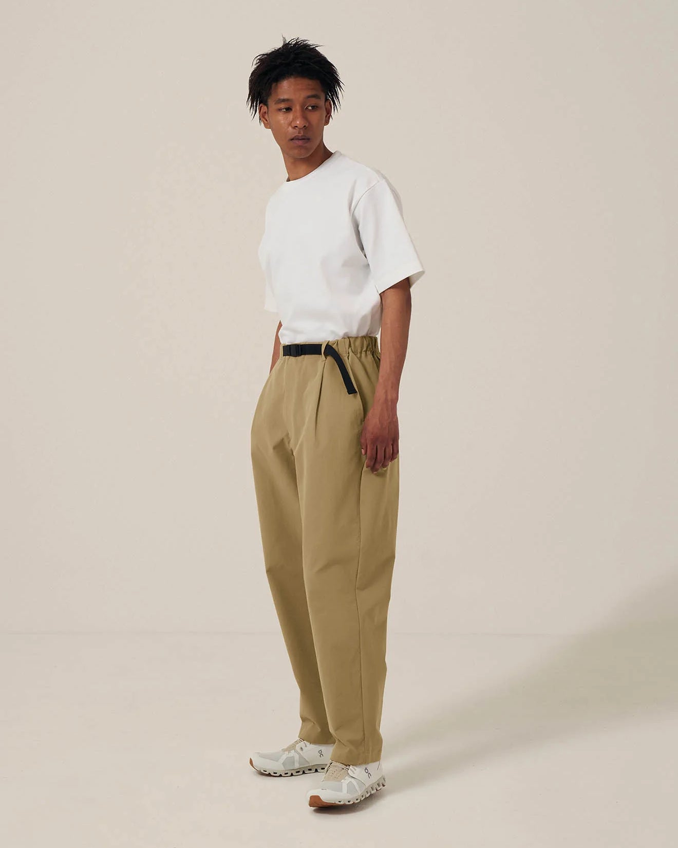 One Tuck Tapered Stretch Pants - Clay Beige